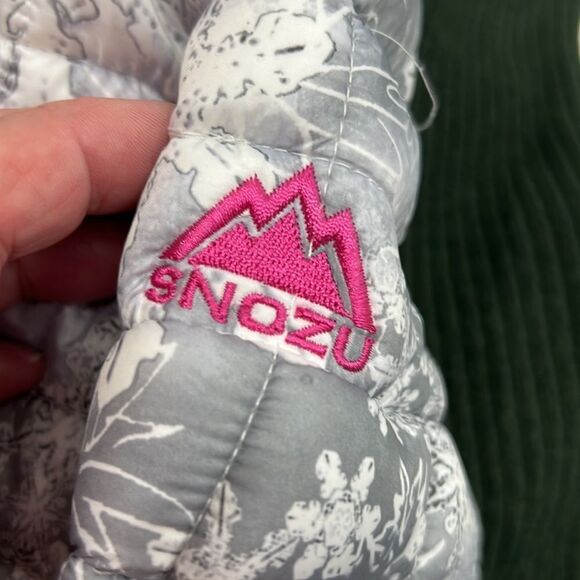 Snozu silver and white snowflake print quilted snowsuit pink fleece lining 0/3 m - Picture 11 of 14